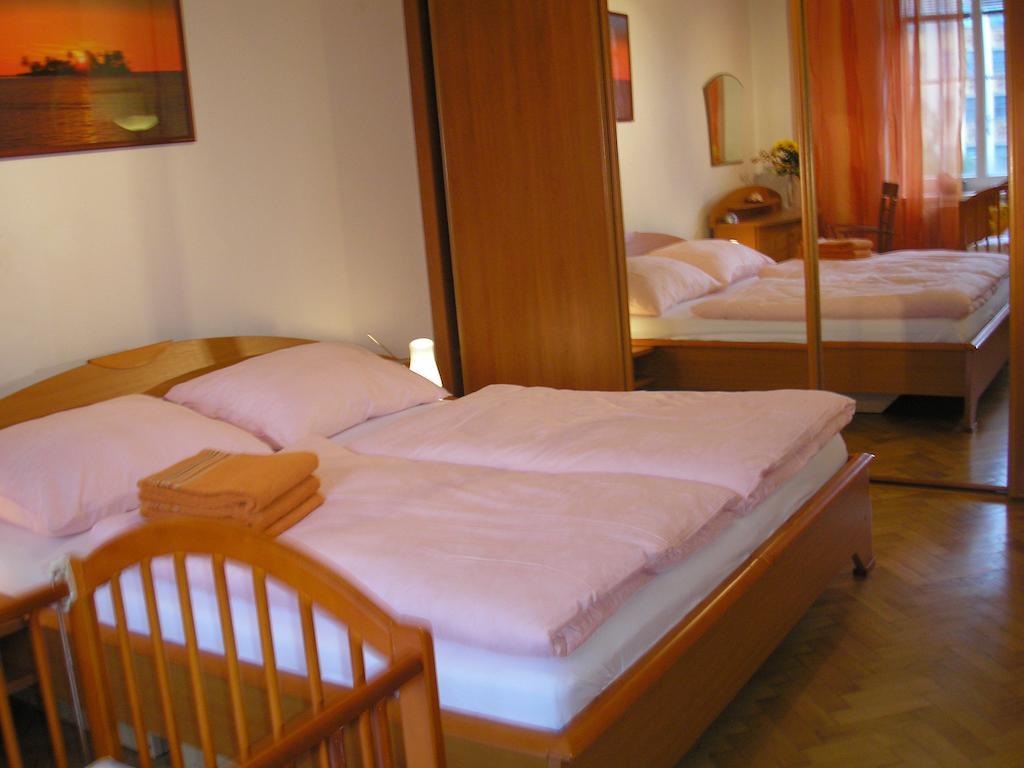 Apartment Accommodation Up To 17 Bratislava Cameră foto