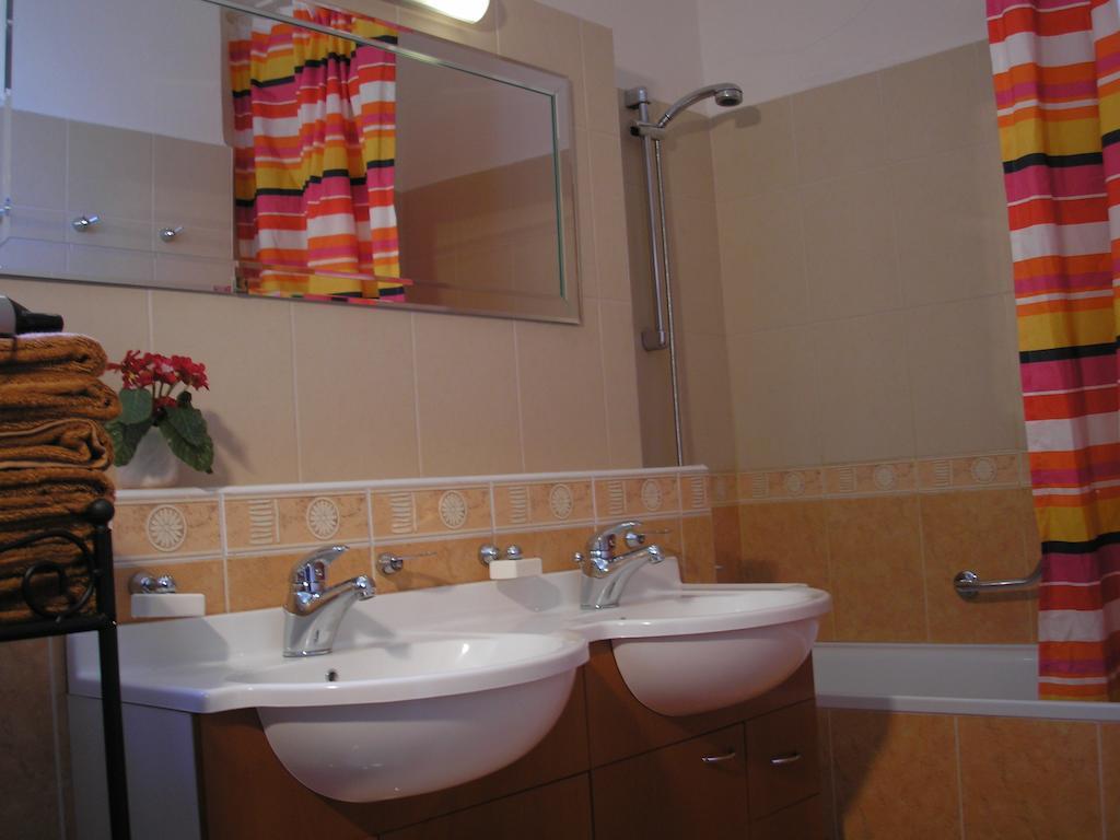 Apartment Accommodation Up To 17 Bratislava Cameră foto