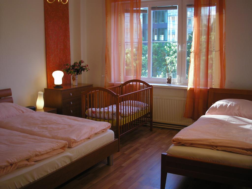 Apartment Accommodation Up To 17 Bratislava Cameră foto